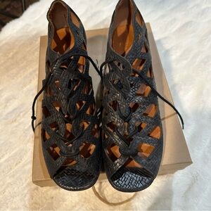Gentle Souls Okey Dokey Black Leather Sandal -9.5